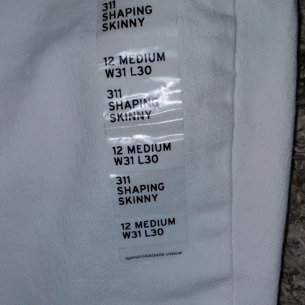 Levi's White Denim Jeans - Picture 2 of 4